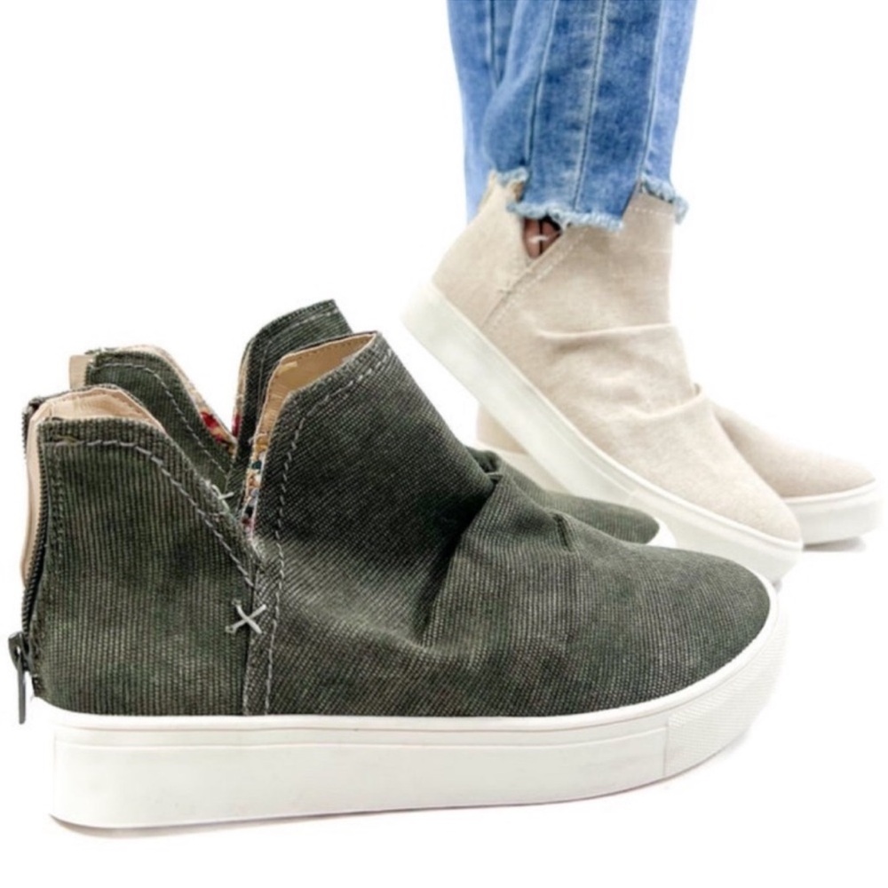 NWT Set of 2 Boots Very G Khaki and Olive Ankle Boots Set of 2 size 8